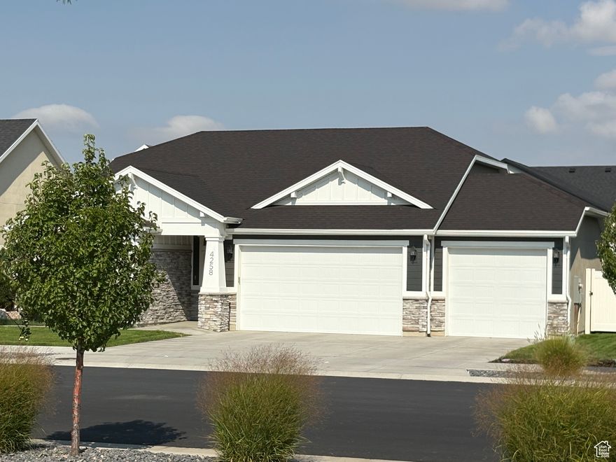 Price REDUCED!   Vacant and ready to see!  Beautiful 2024 Patio home. Supra kEY BOX.  Call agent for code to the garage or use Key box and you can see this great home. All offers are considered.   Please do yurself a favor and put this house on your list to buy.    All Measurements should be verified by buyer.