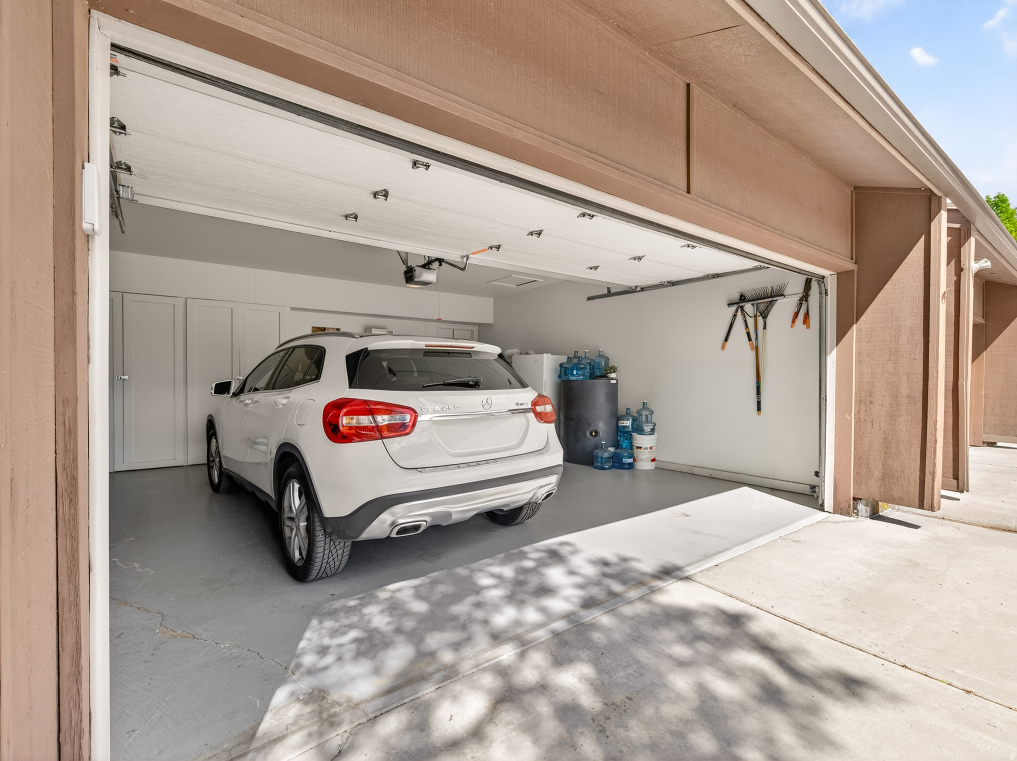 WHITE BARN - Residential