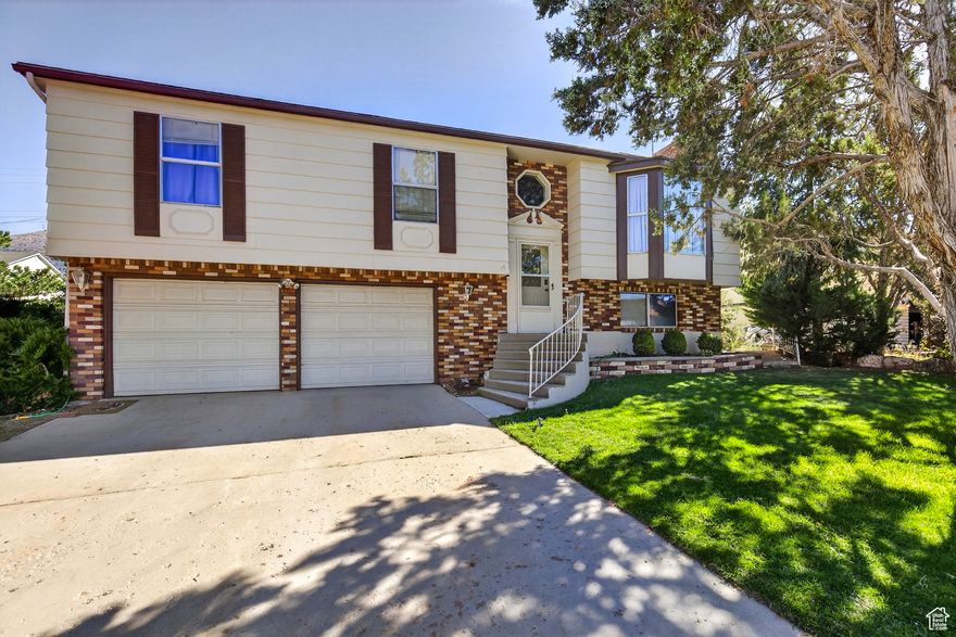 This great house is located on a quiet street. Step out onto a covered deck to enjoy the backyard. Enjoy the warmth of two fireplaces. It is close to shopping, schools, and parks. This home has versatile living spaces to include a family room and a laundry room/storage room. Don't miss this opportunity to make this home yours! Buyer is advised to obtain independent measurement.