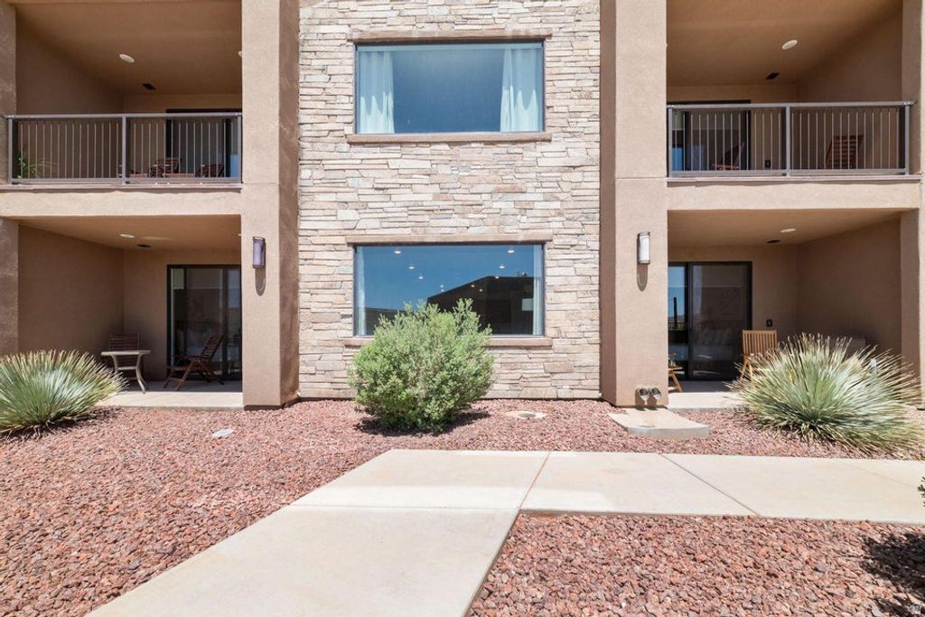 Photo of 5160 W VILLAS DR N #6, Hurricane, UT 84737 (MLS # 2135267)