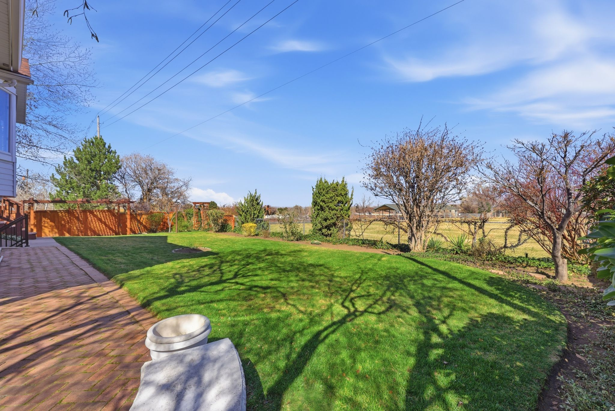 LAZY BAR - Residential