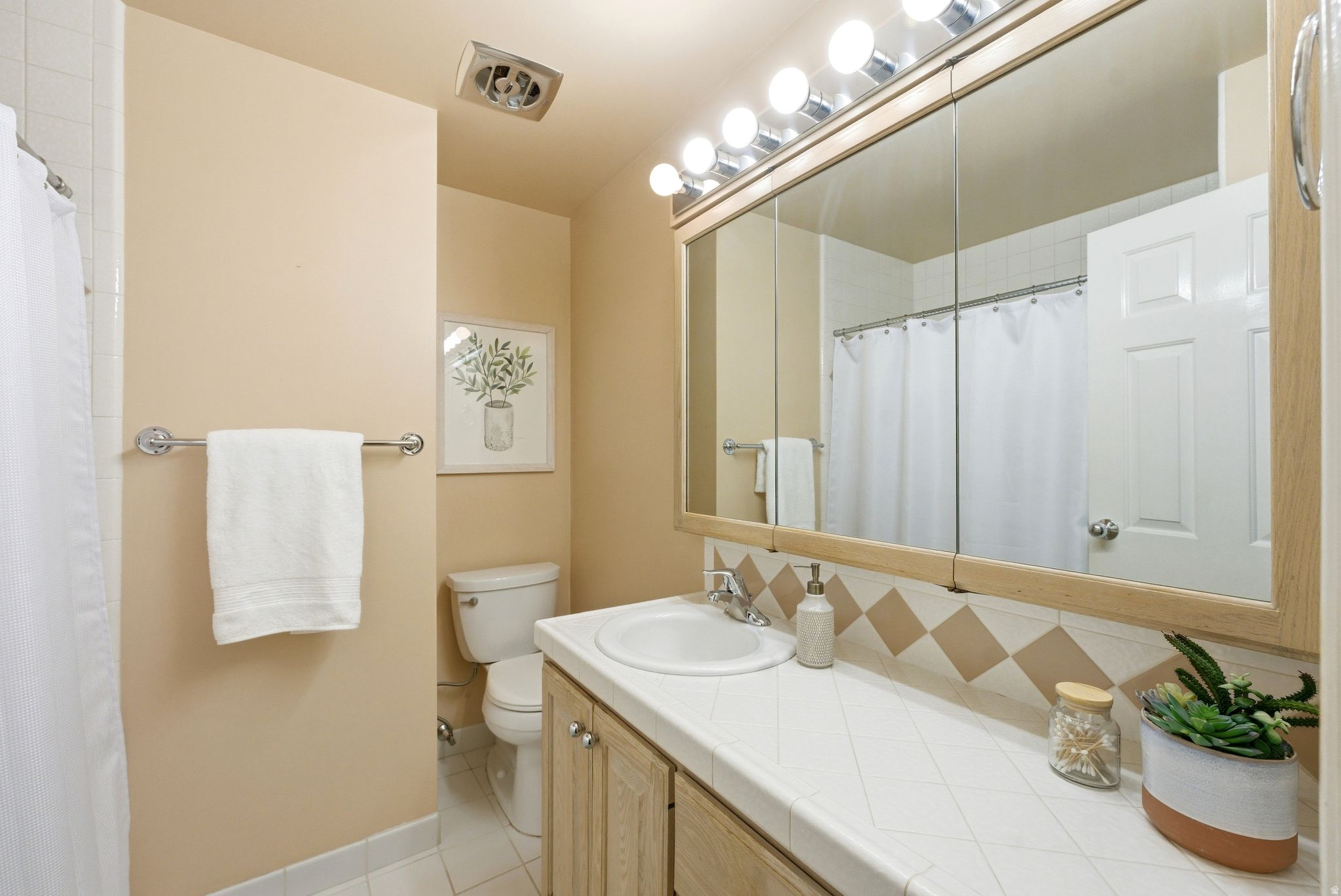 LAZY BAR - Residential