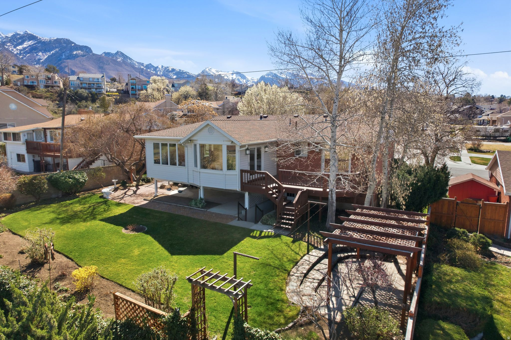 LAZY BAR - Residential