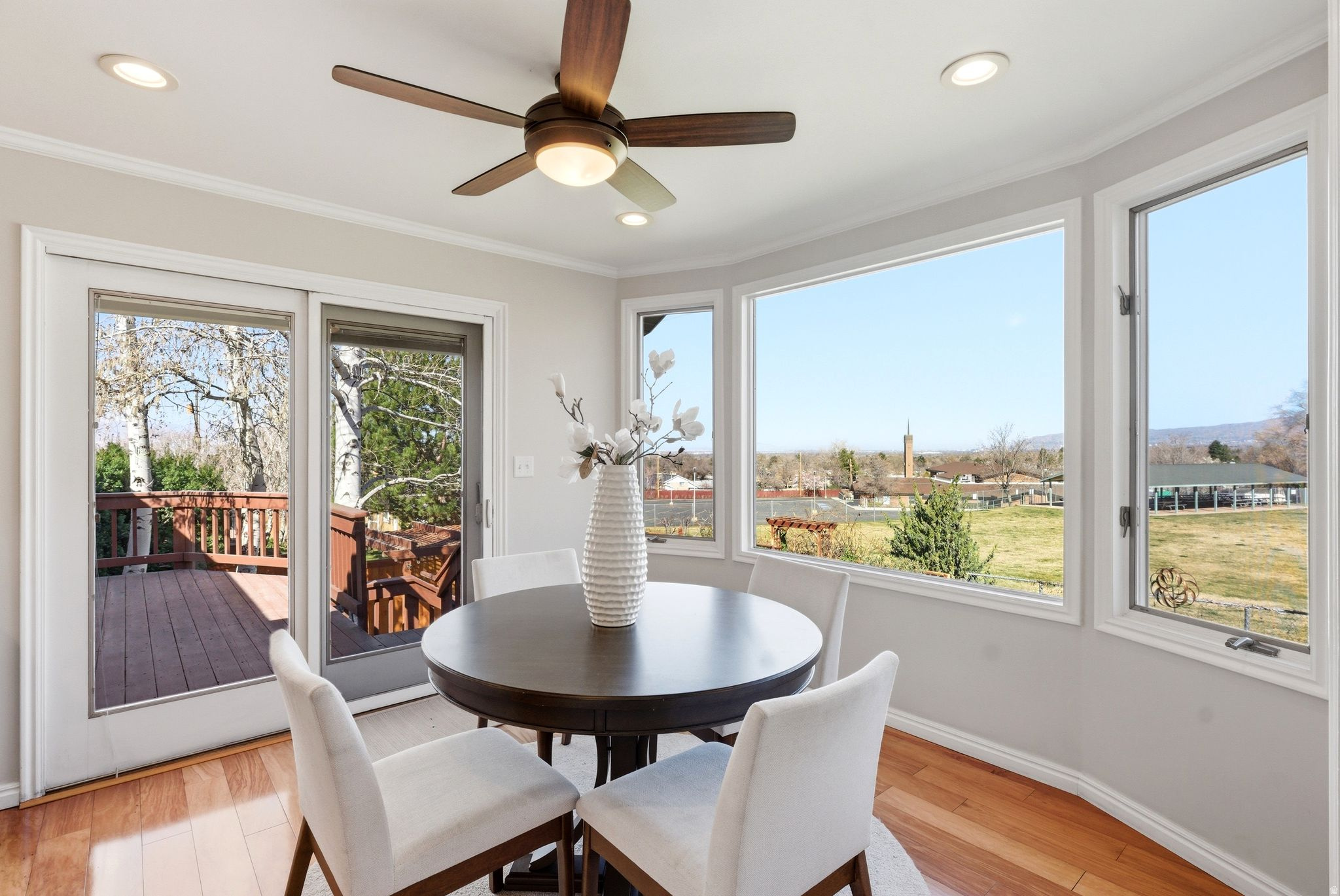 LAZY BAR - Residential