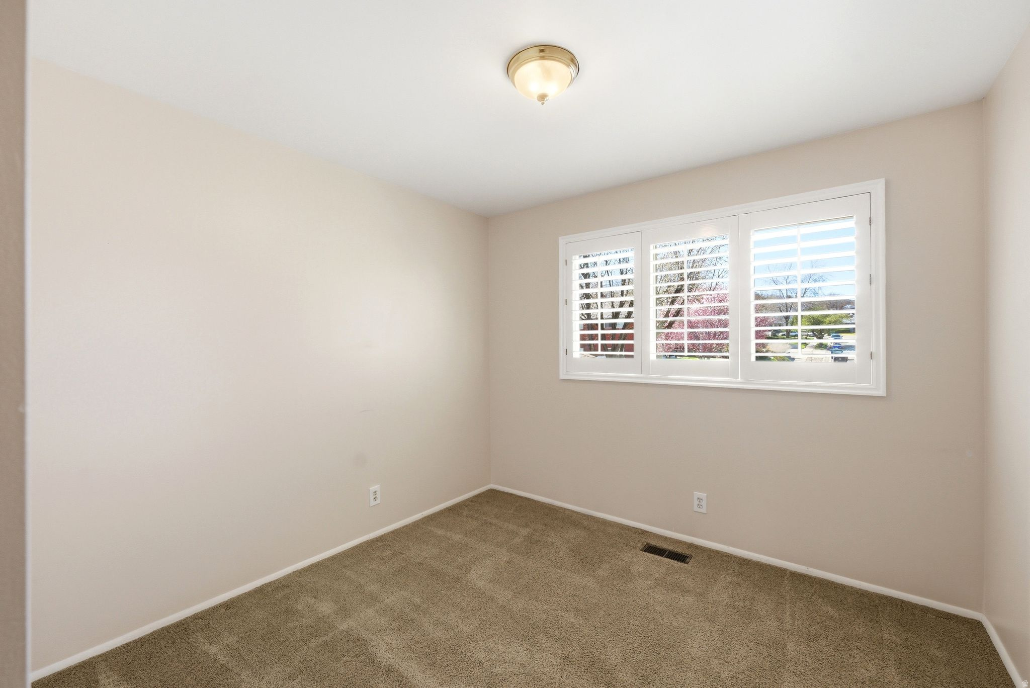 LAZY BAR - Residential