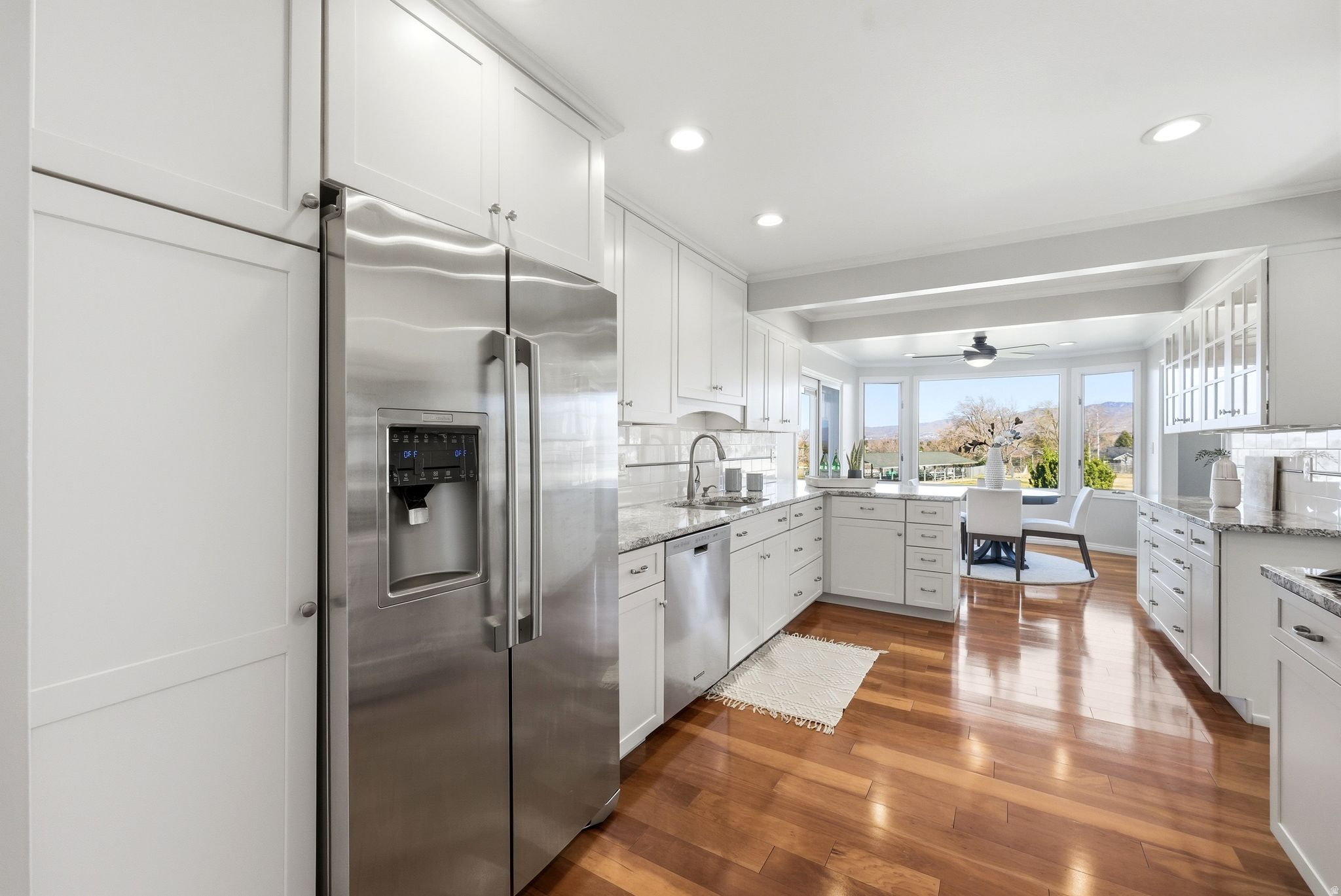 LAZY BAR - Residential