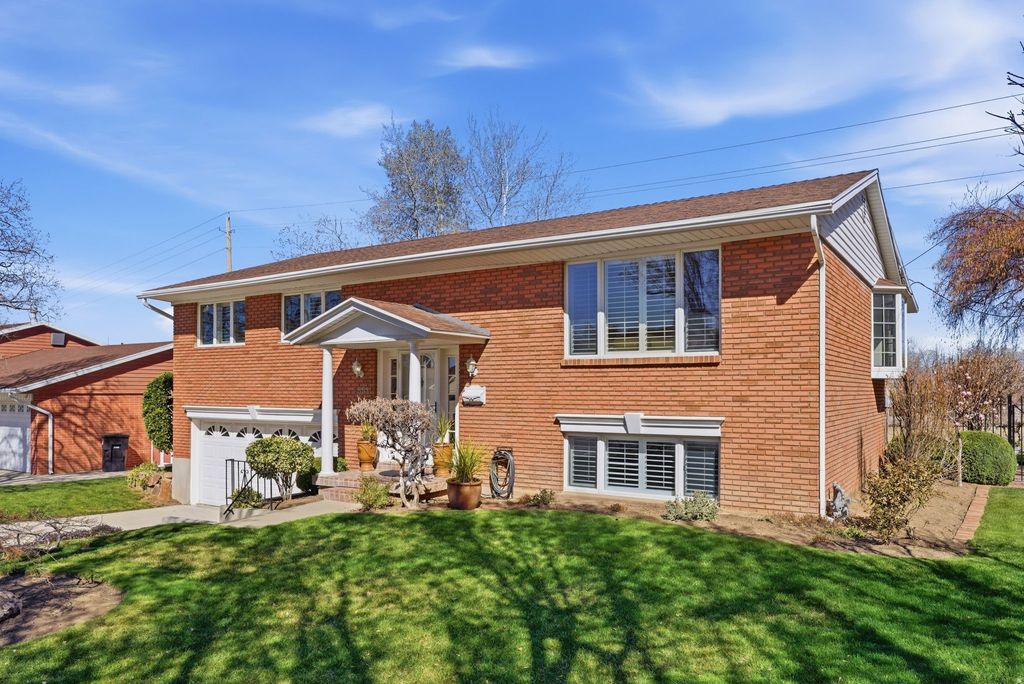 Photo of 2551 E SUNDOWN AVE, Cottonwood Heights, UT 84121 (MLS # 2144457)