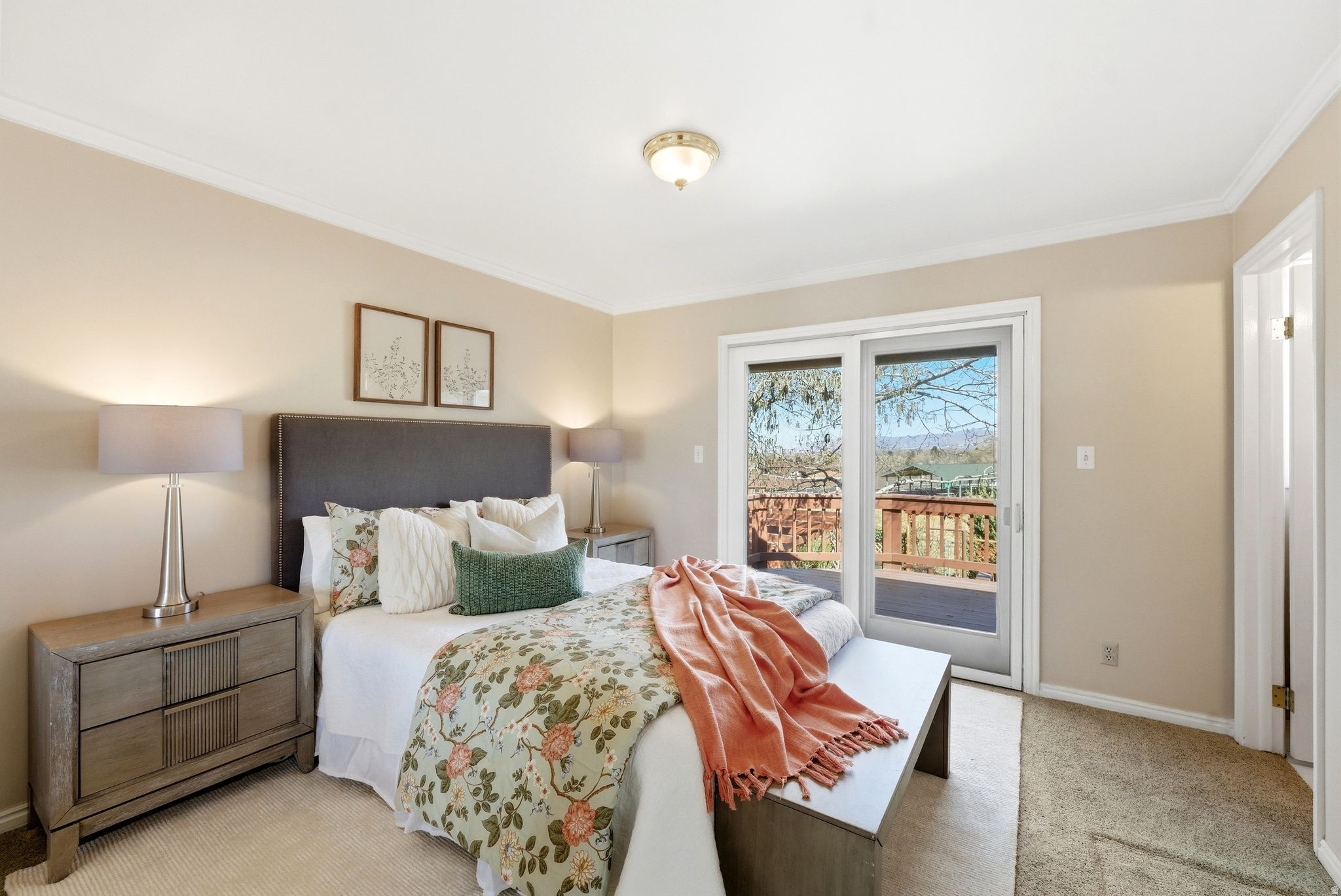 LAZY BAR - Residential