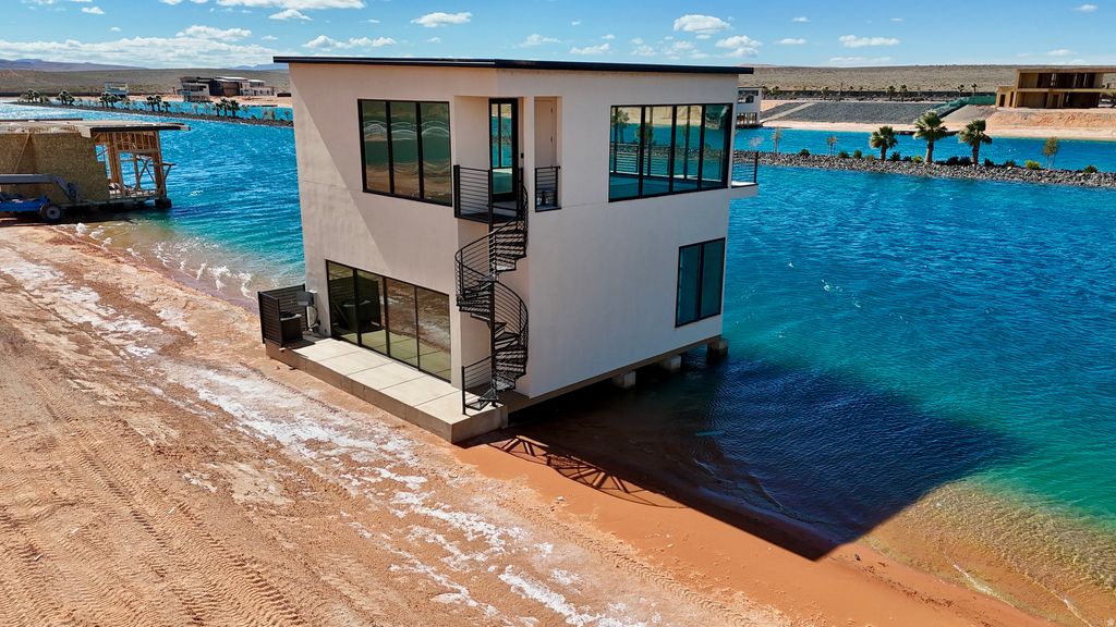 Photo of 4056 S WAKE ST, Hurricane, UT 84737 (MLS # 2143328)