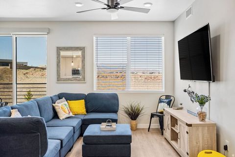 Tiny photo for 875 W AKOYA PEARL ST #305, Saint George, UT 84790 (MLS # 2127545)