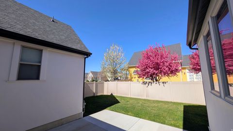 Tiny photo for 326 APRICOT Grv, Kaysville, UT 84037 (MLS # 2150395)