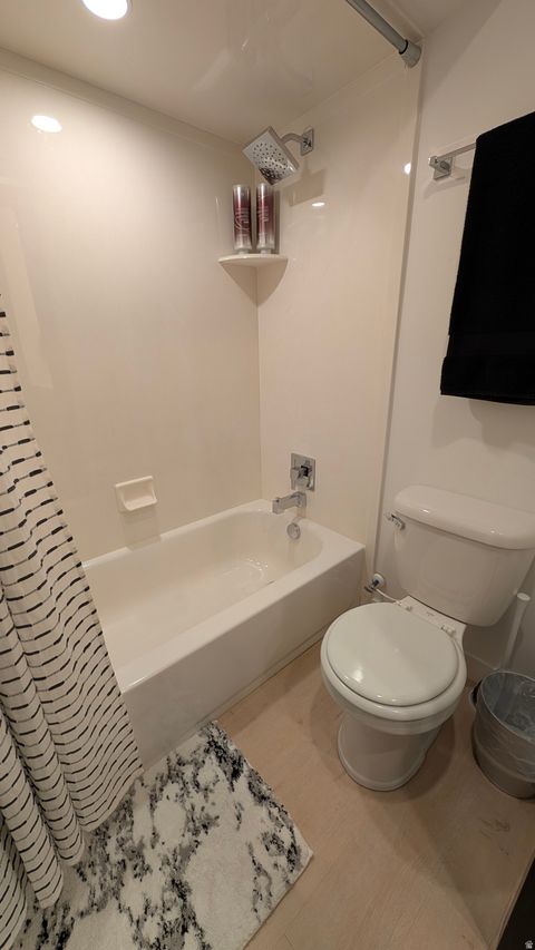 Tiny photo for 326 APRICOT Grv, Kaysville, UT 84037 (MLS # 2150395)