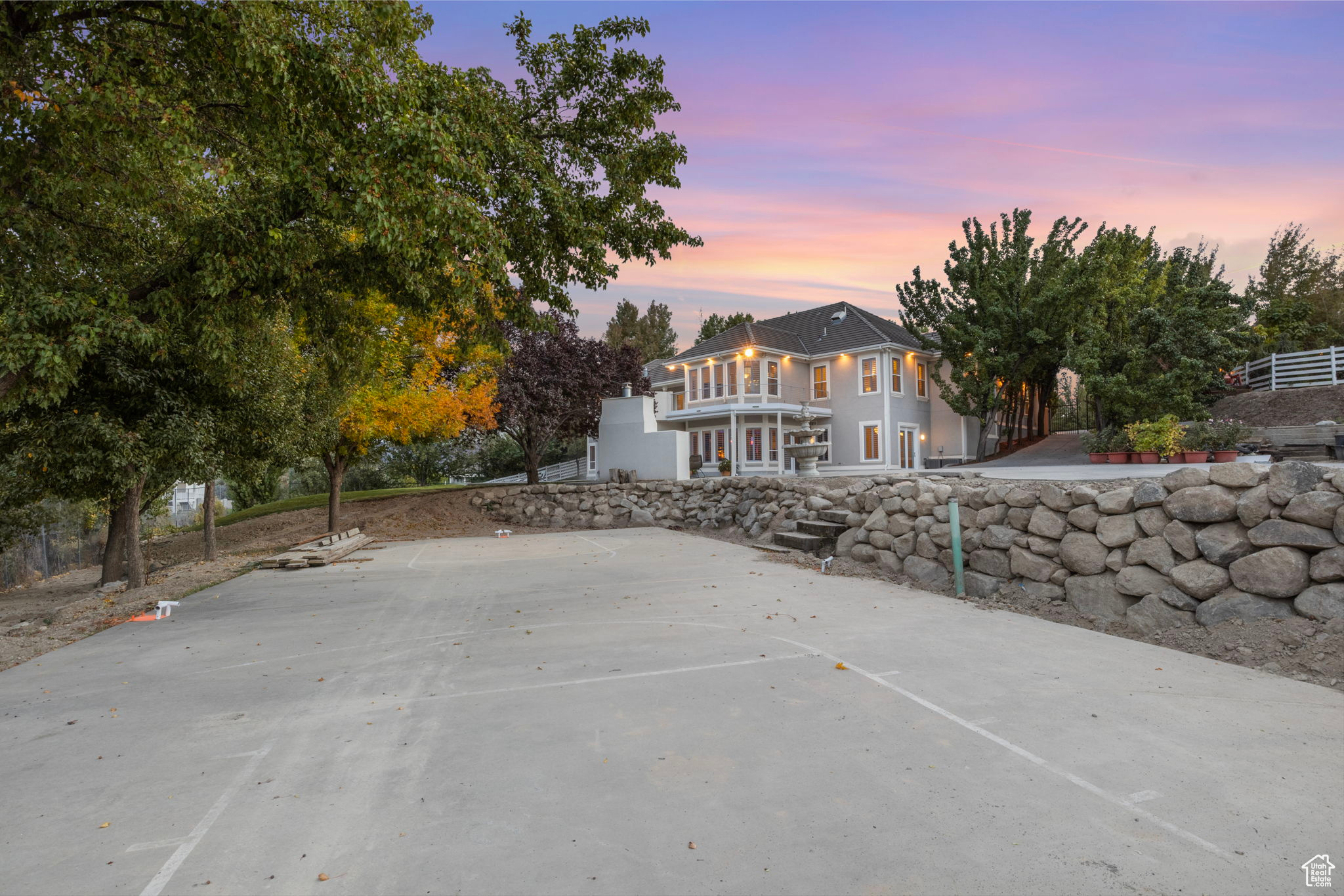 PARKWAY PALISADES - Residential