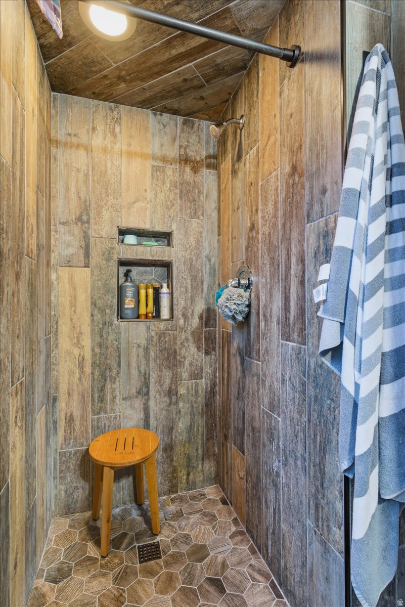 COUNTRY BLUFF ESTATES - Residential