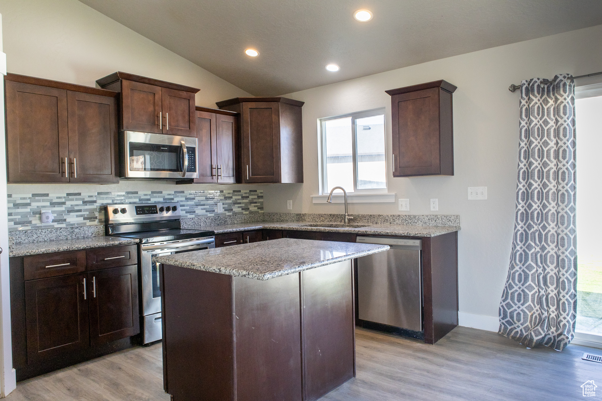 1253 E Rachel Way, Eagle Mountain, Utah image 3