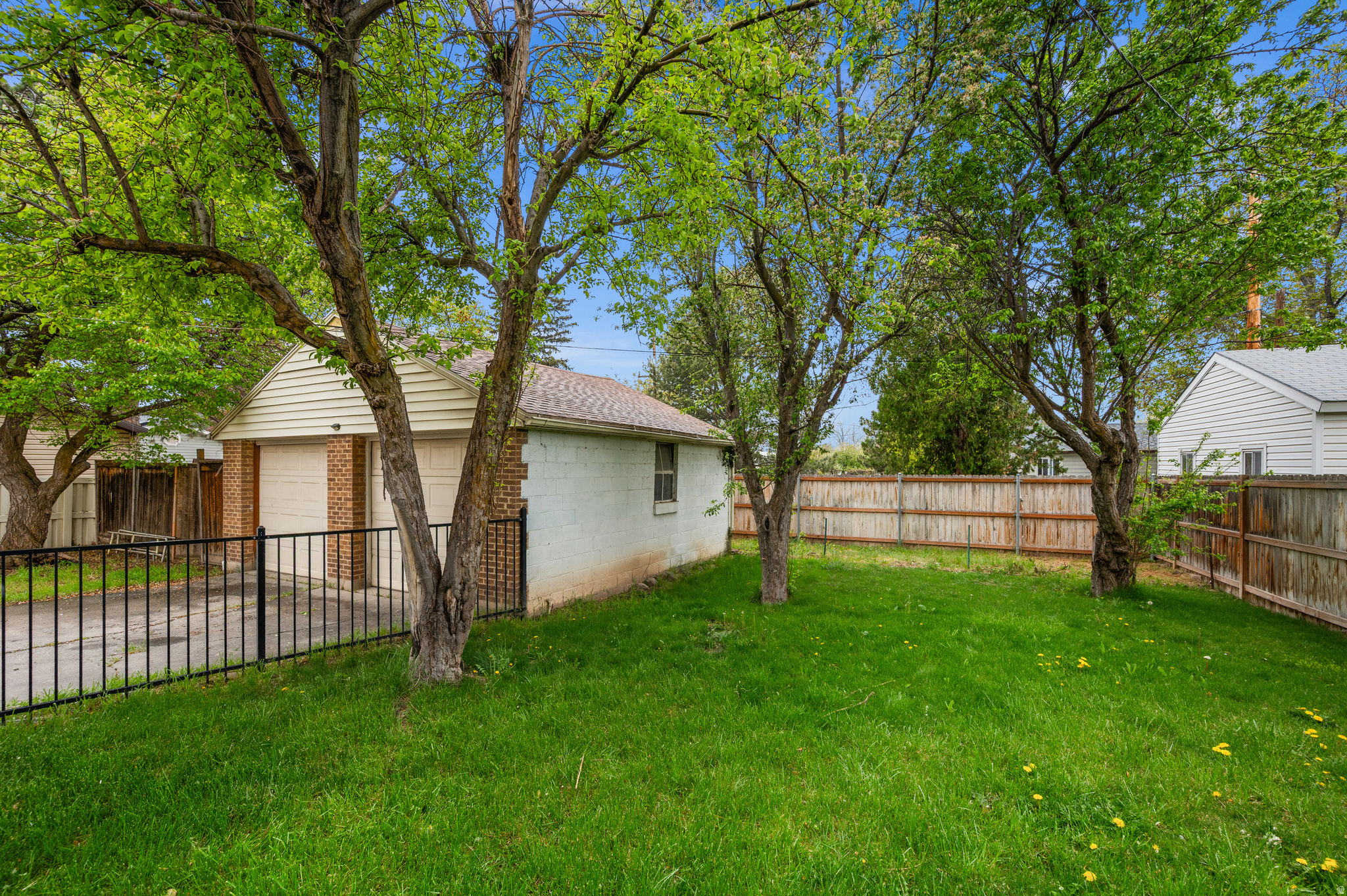 BROADMOOR - Residential