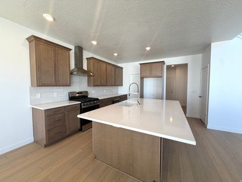 Tiny photo for 2946 N KINGBIRD DR #622, Eagle Mountain, UT 84005 (MLS # 2144824)