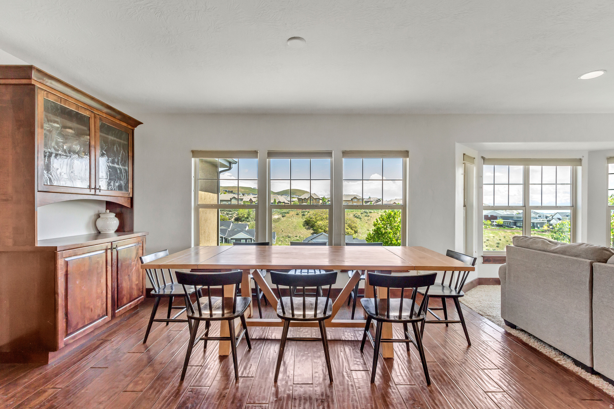 EAGLE SUMMIT - Residential