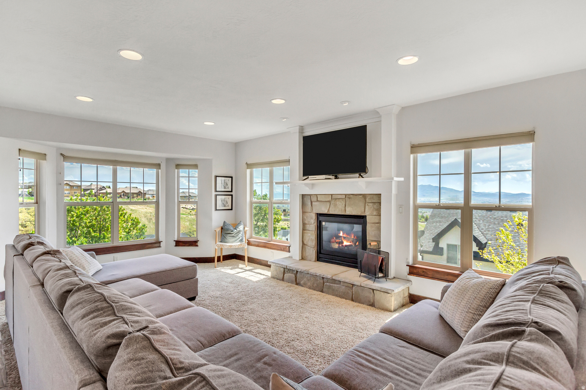 EAGLE SUMMIT - Residential