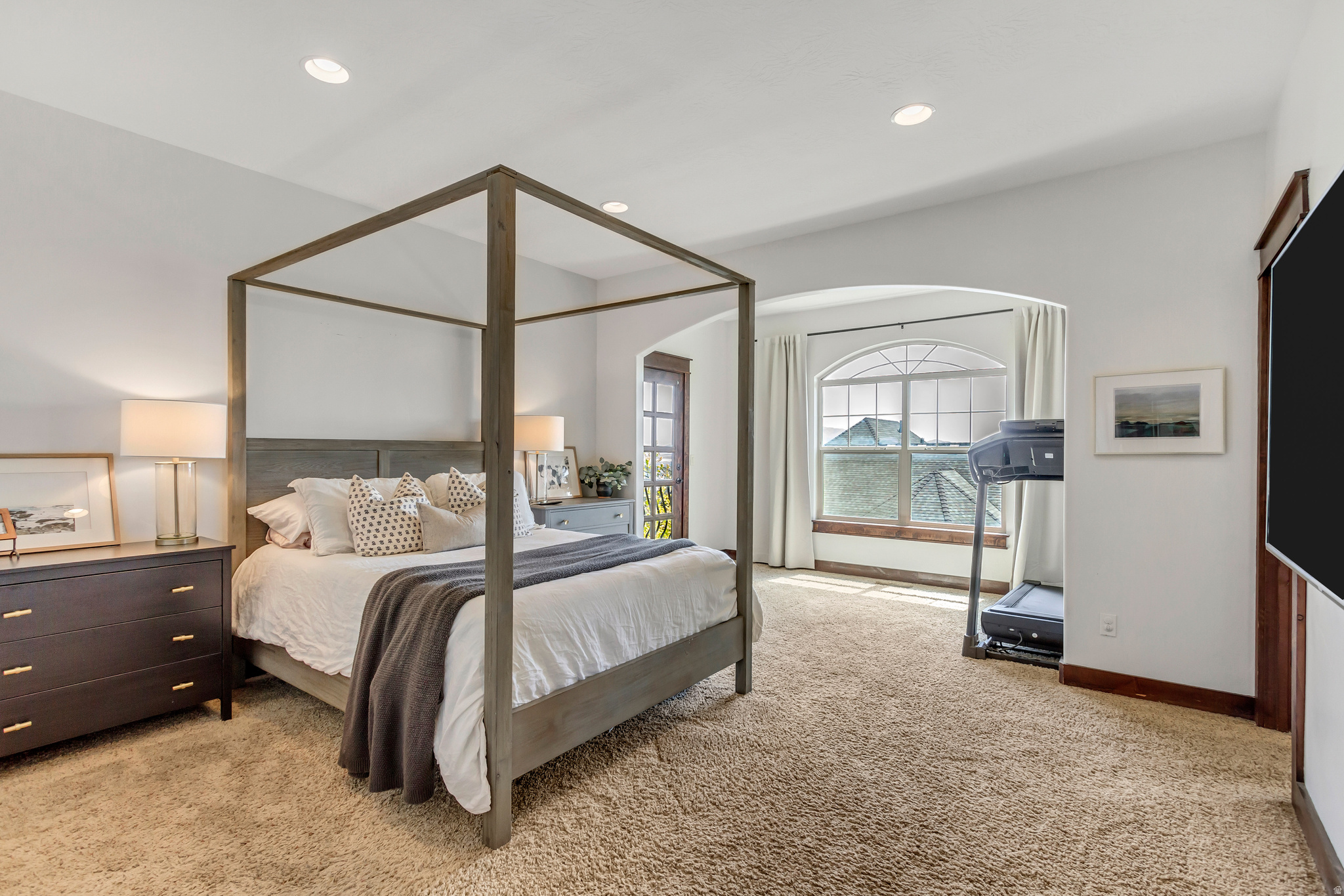 EAGLE SUMMIT - Residential