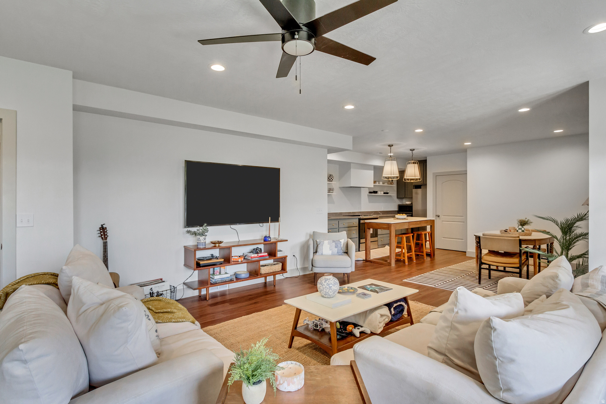 EAGLE SUMMIT - Residential