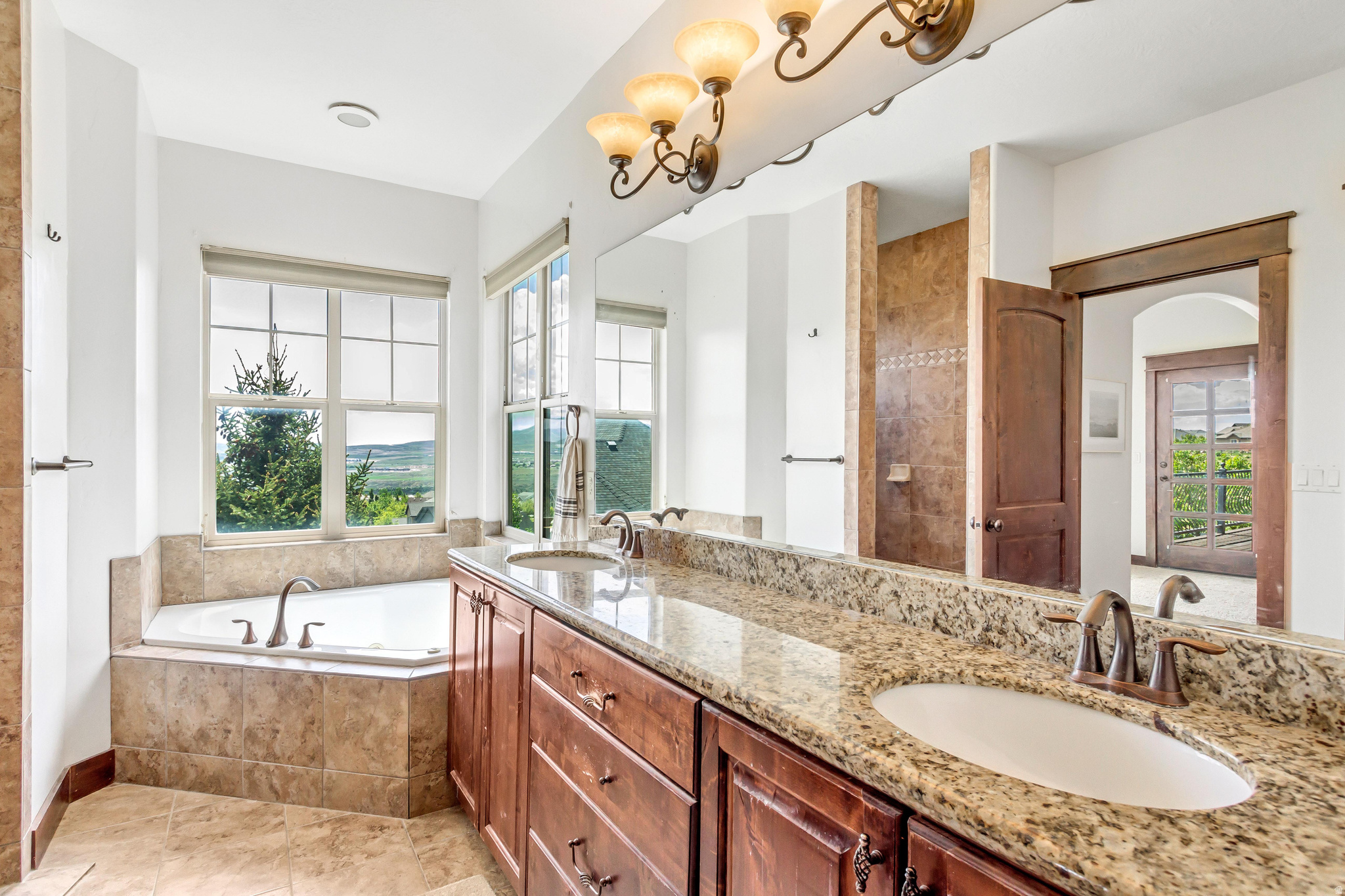 EAGLE SUMMIT - Residential