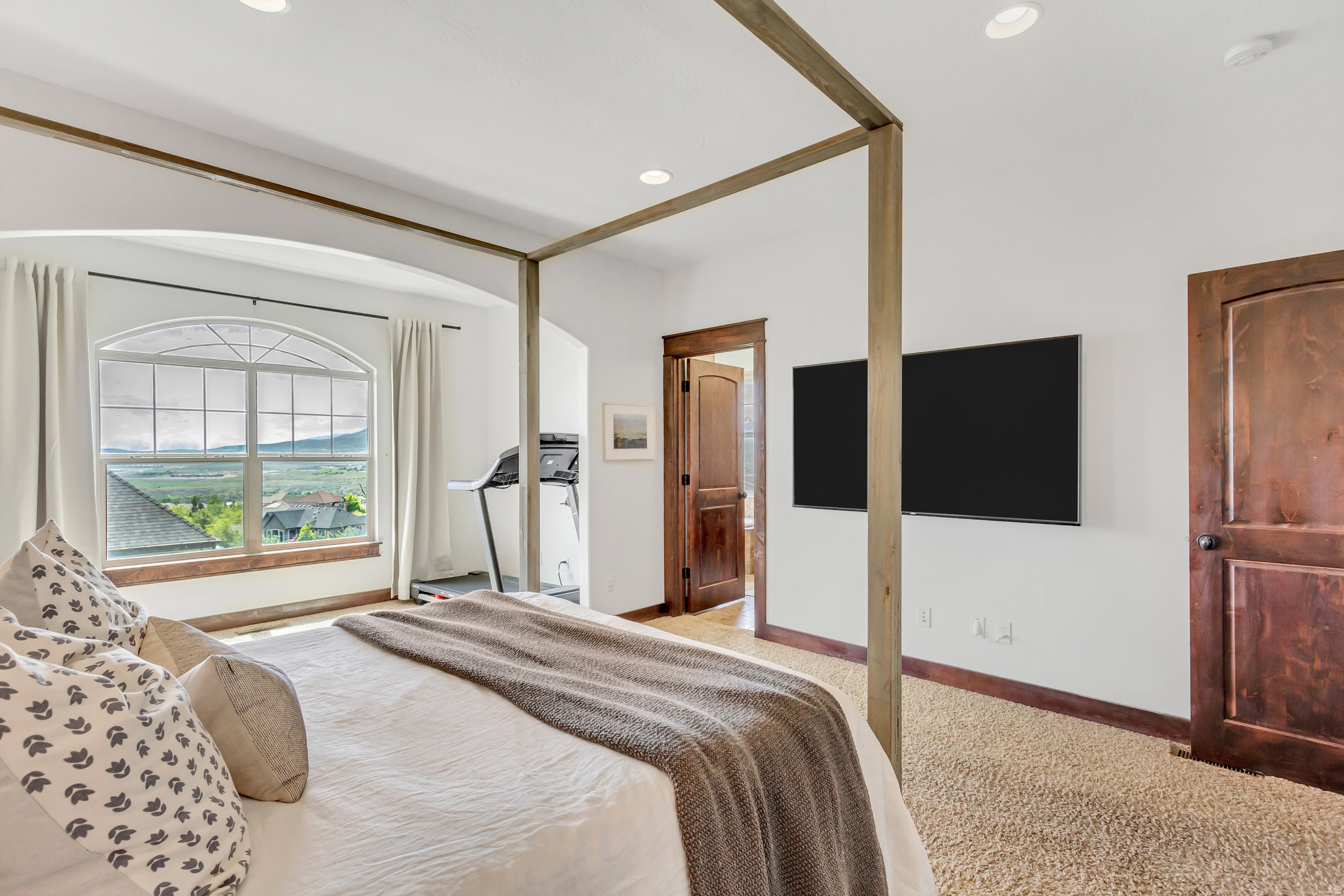 EAGLE SUMMIT - Residential