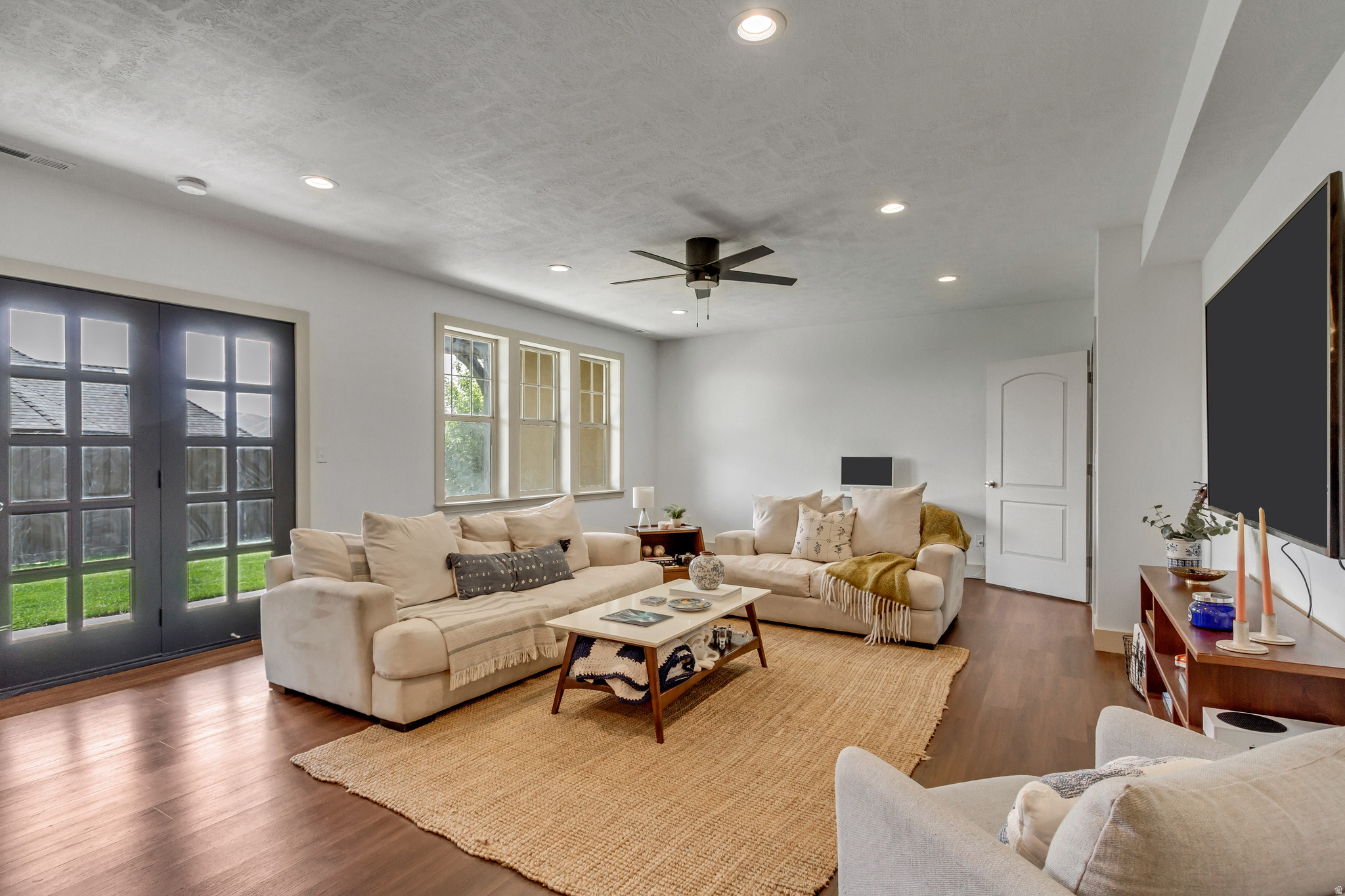 EAGLE SUMMIT - Residential