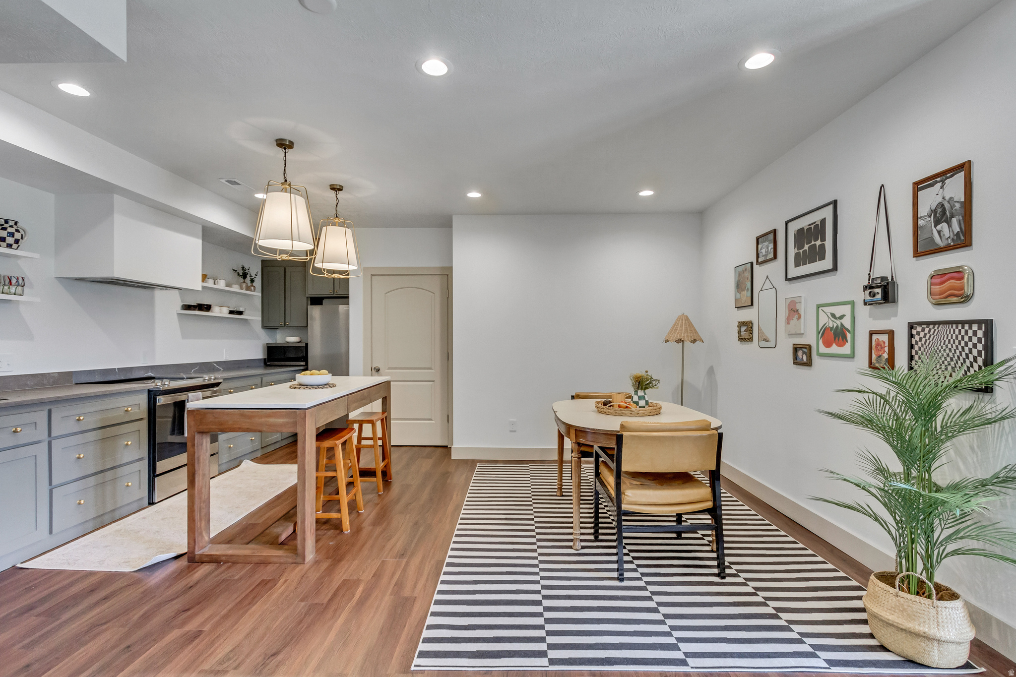 EAGLE SUMMIT - Residential