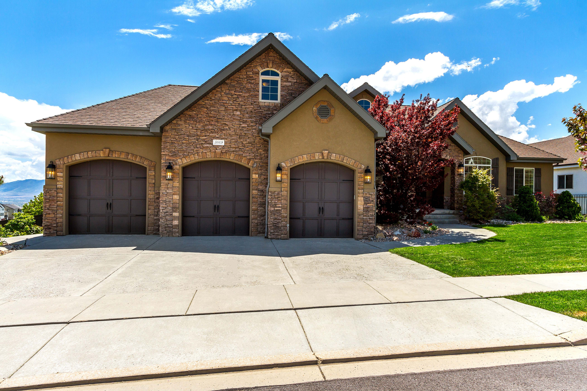 EAGLE SUMMIT - Residential