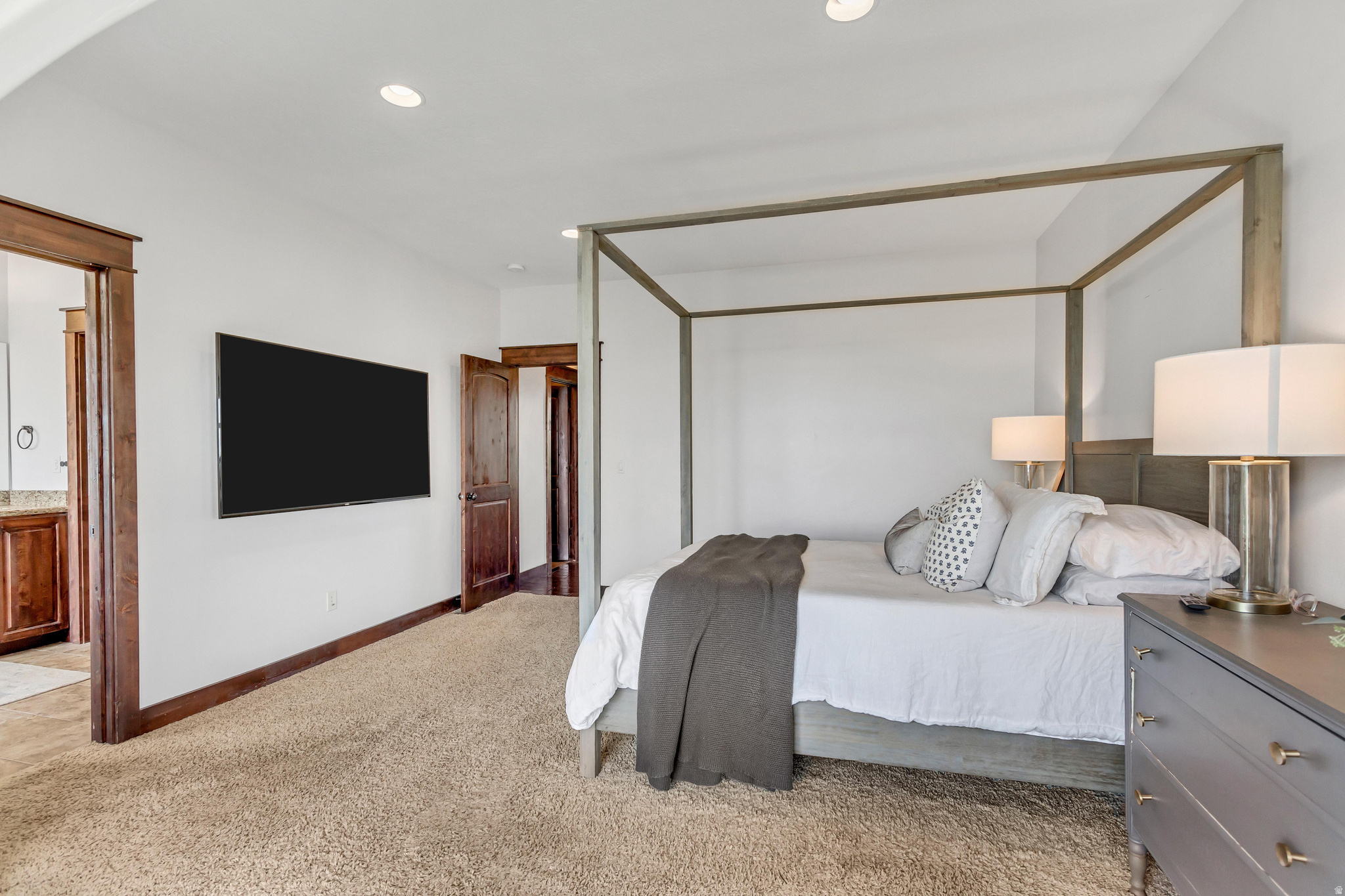 EAGLE SUMMIT - Residential