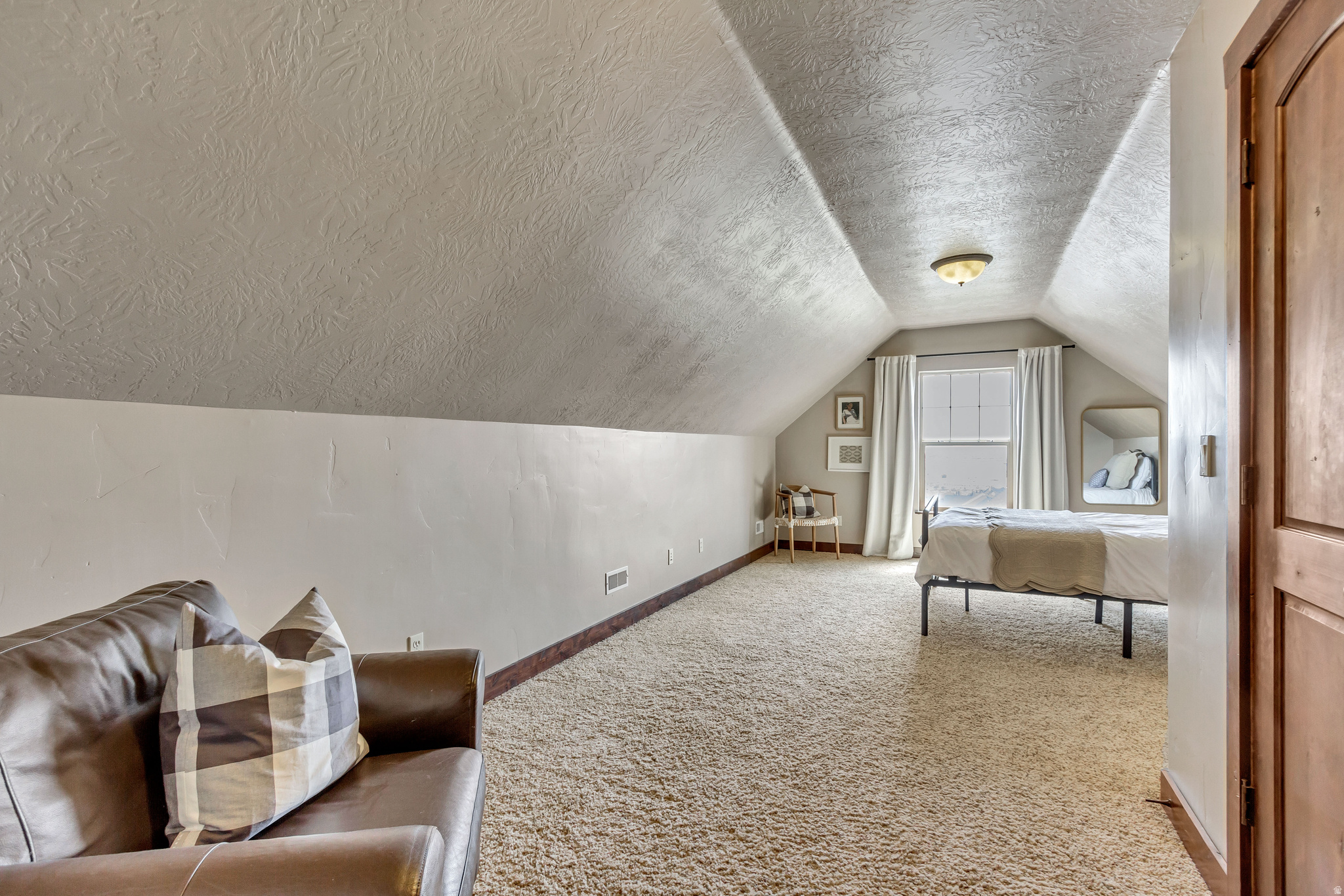 EAGLE SUMMIT - Residential