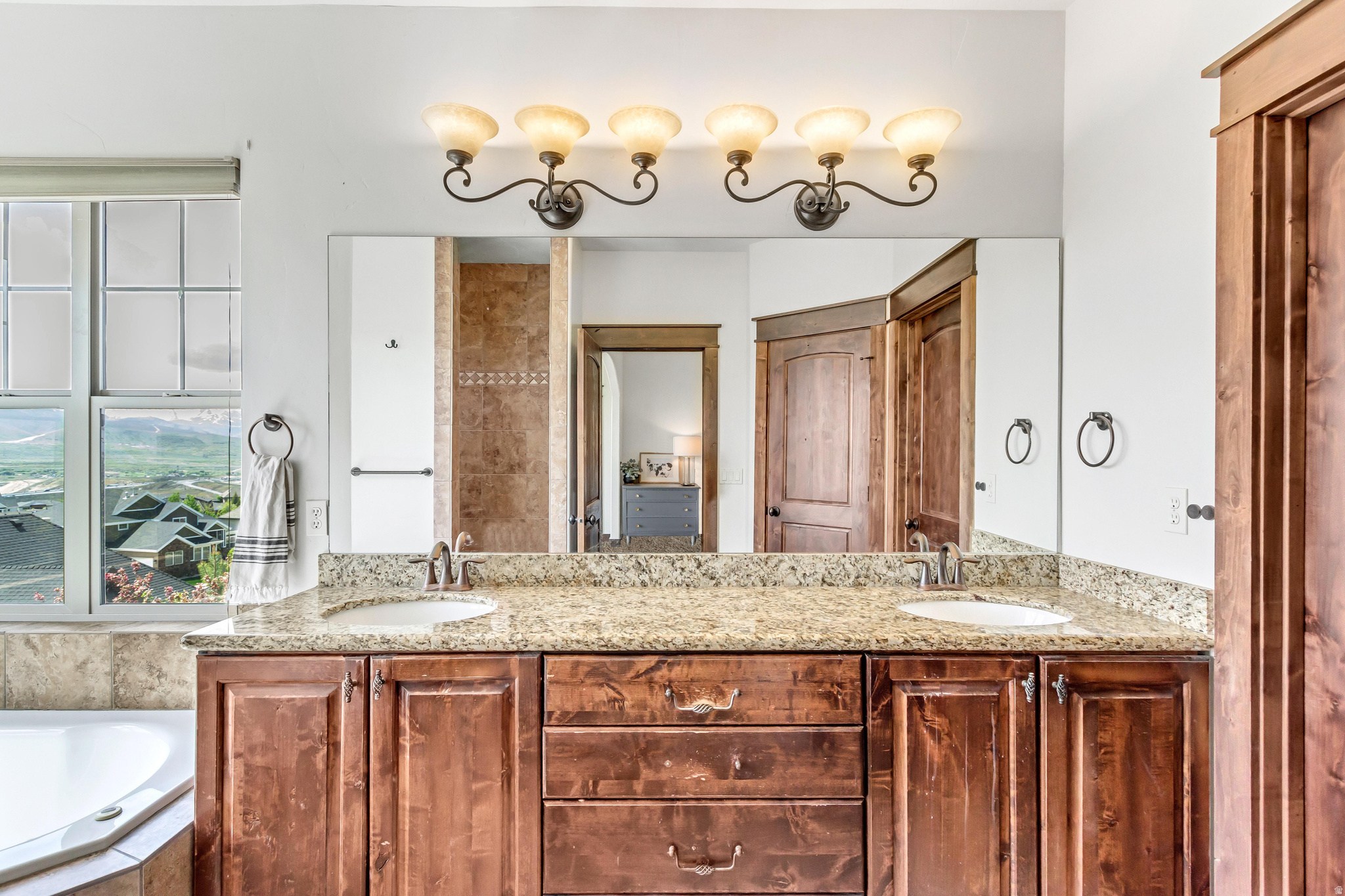 EAGLE SUMMIT - Residential