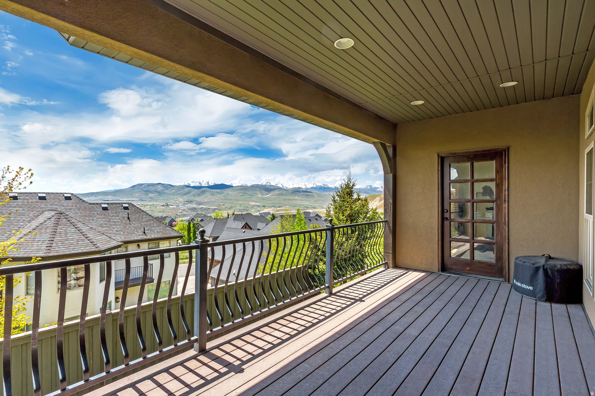 EAGLE SUMMIT - Residential