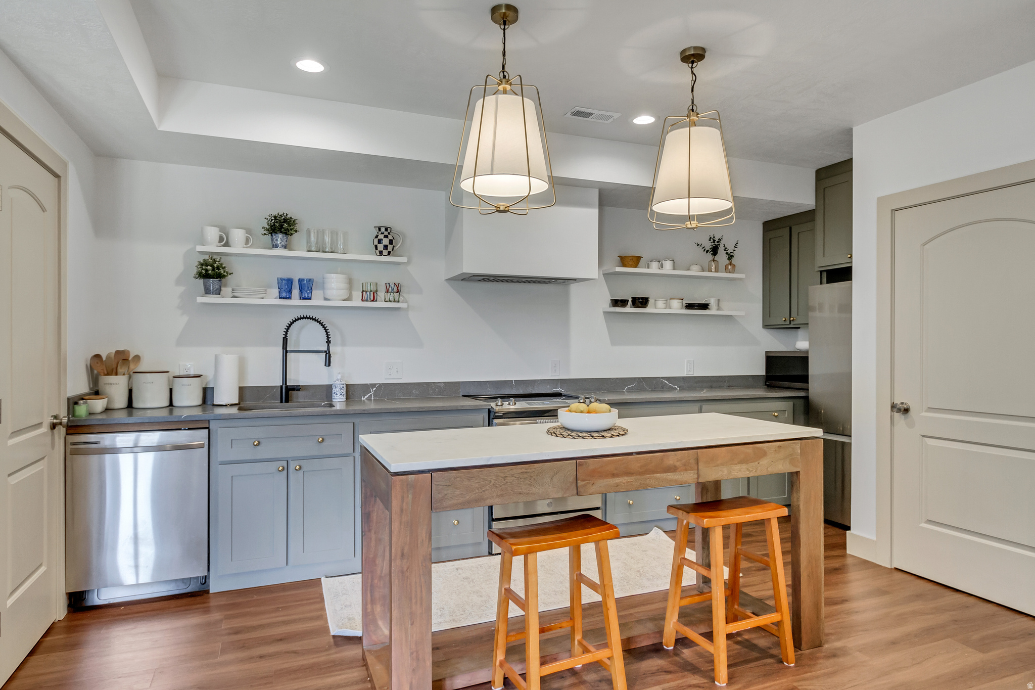 EAGLE SUMMIT - Residential