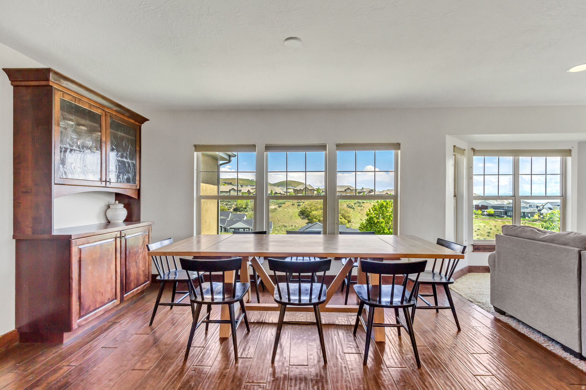 EAGLE SUMMIT - Residential