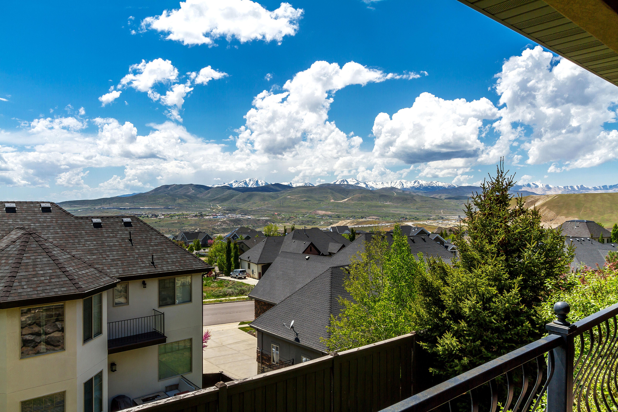 EAGLE SUMMIT - Residential