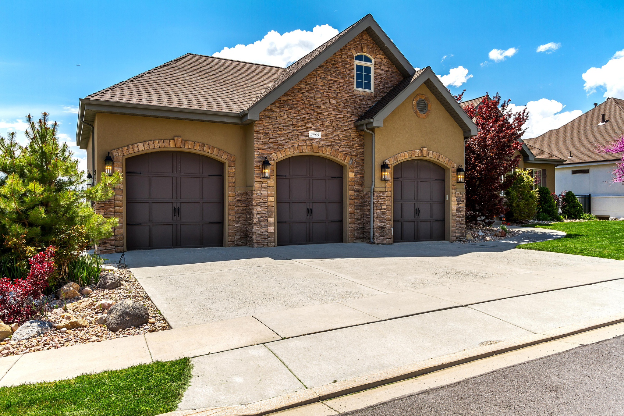 EAGLE SUMMIT - Residential