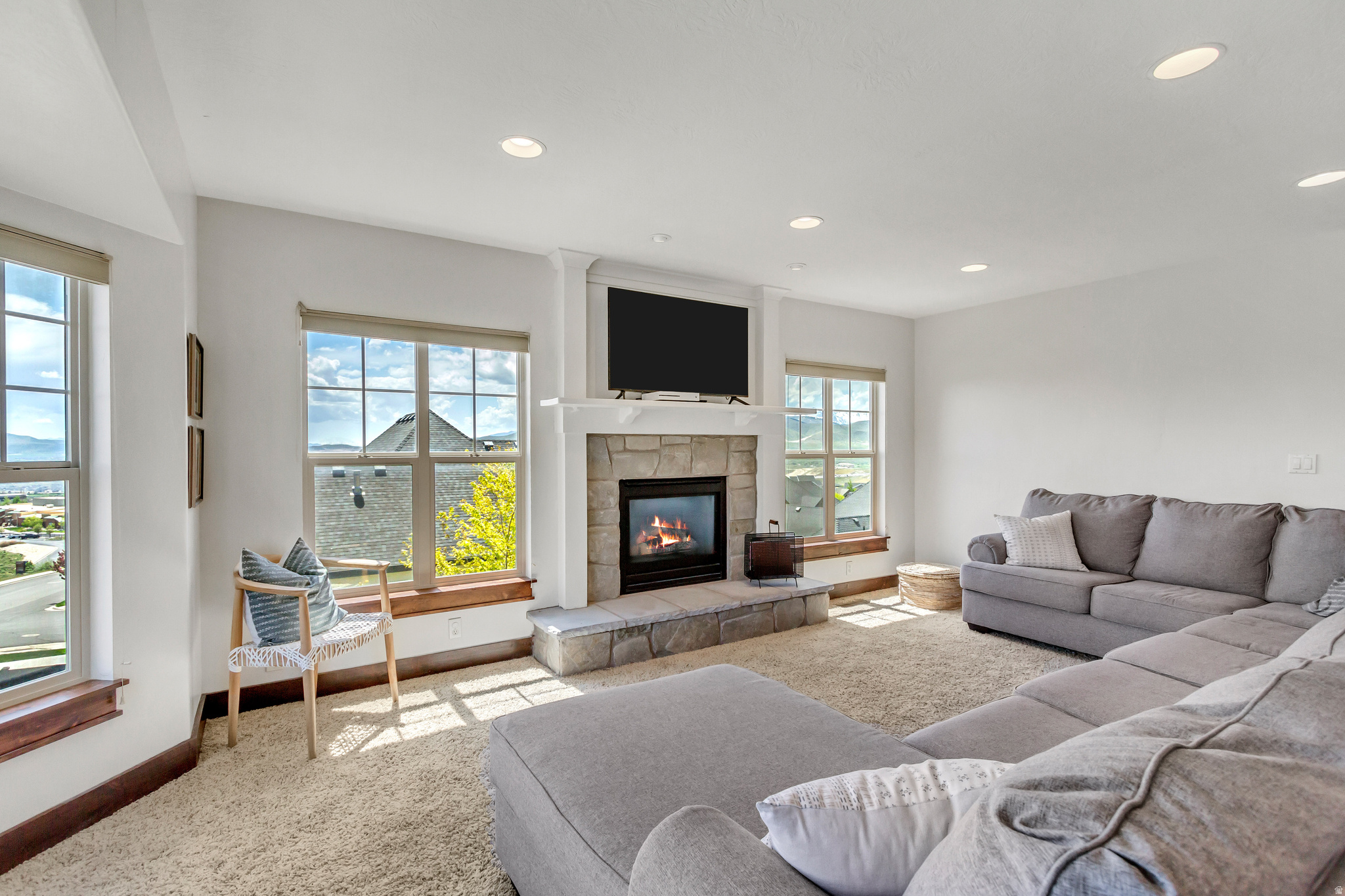 EAGLE SUMMIT - Residential