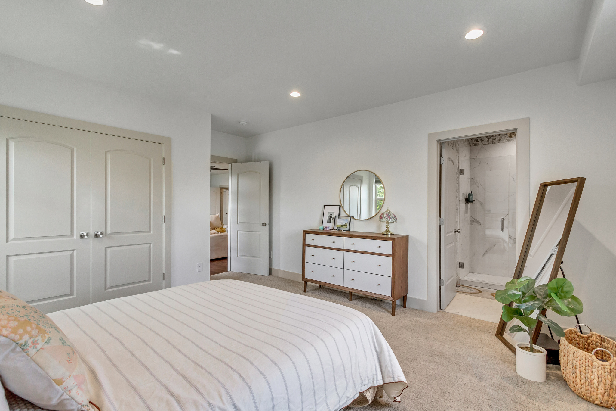 EAGLE SUMMIT - Residential