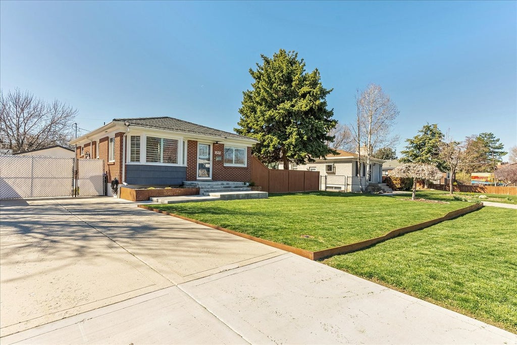 Photo of 1532 E LANEBROOK LN, Salt Lake City, UT 84124 (MLS # 2168258)