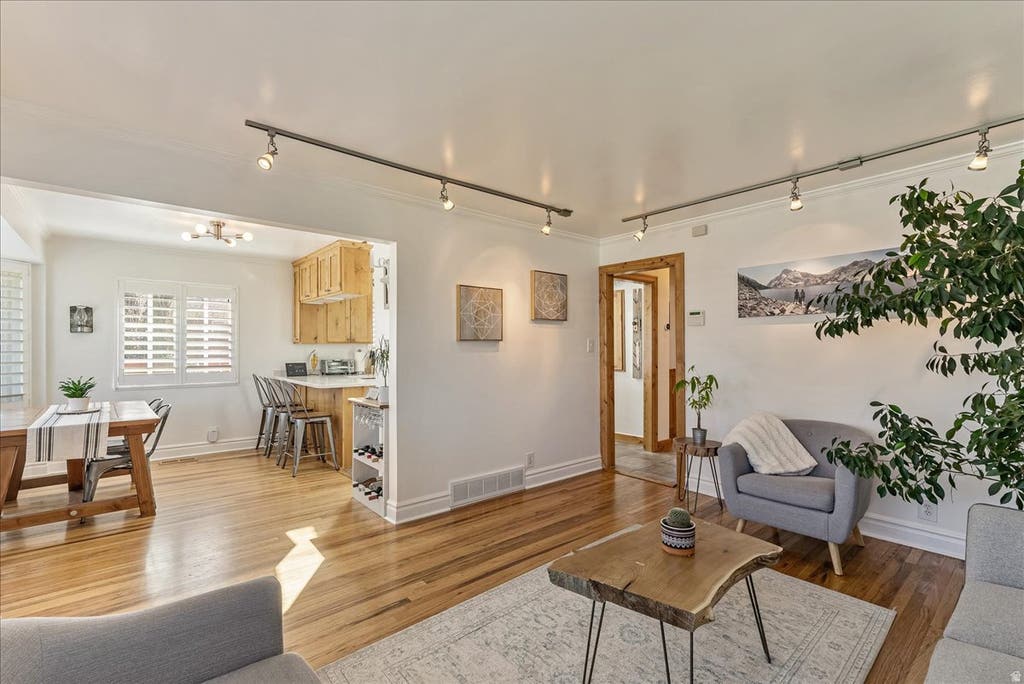 Photo of 1532 E LANEBROOK LN, Salt Lake City, UT 84124 (MLS # 2168258)