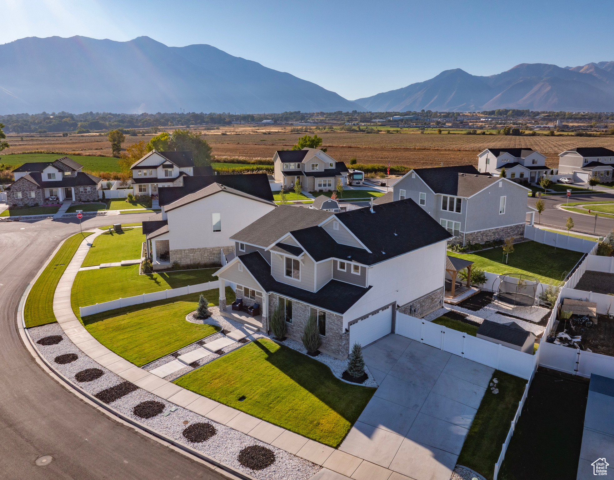 ASHTON - Residential