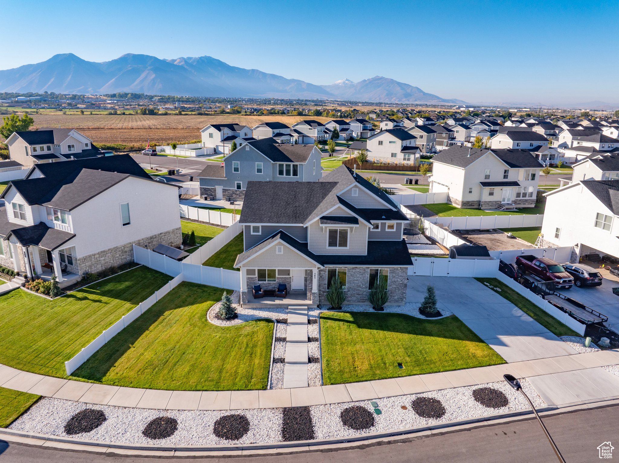 ASHTON - Residential