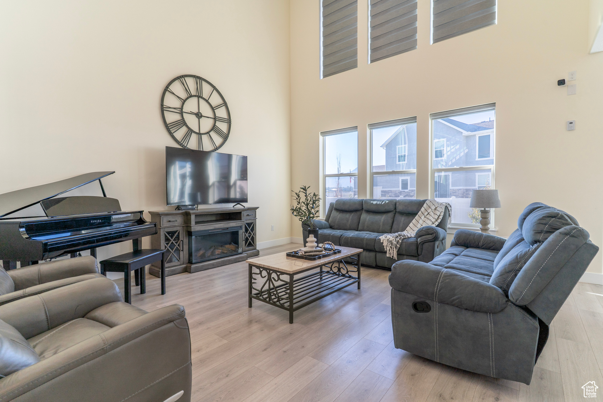 ASHTON - Residential