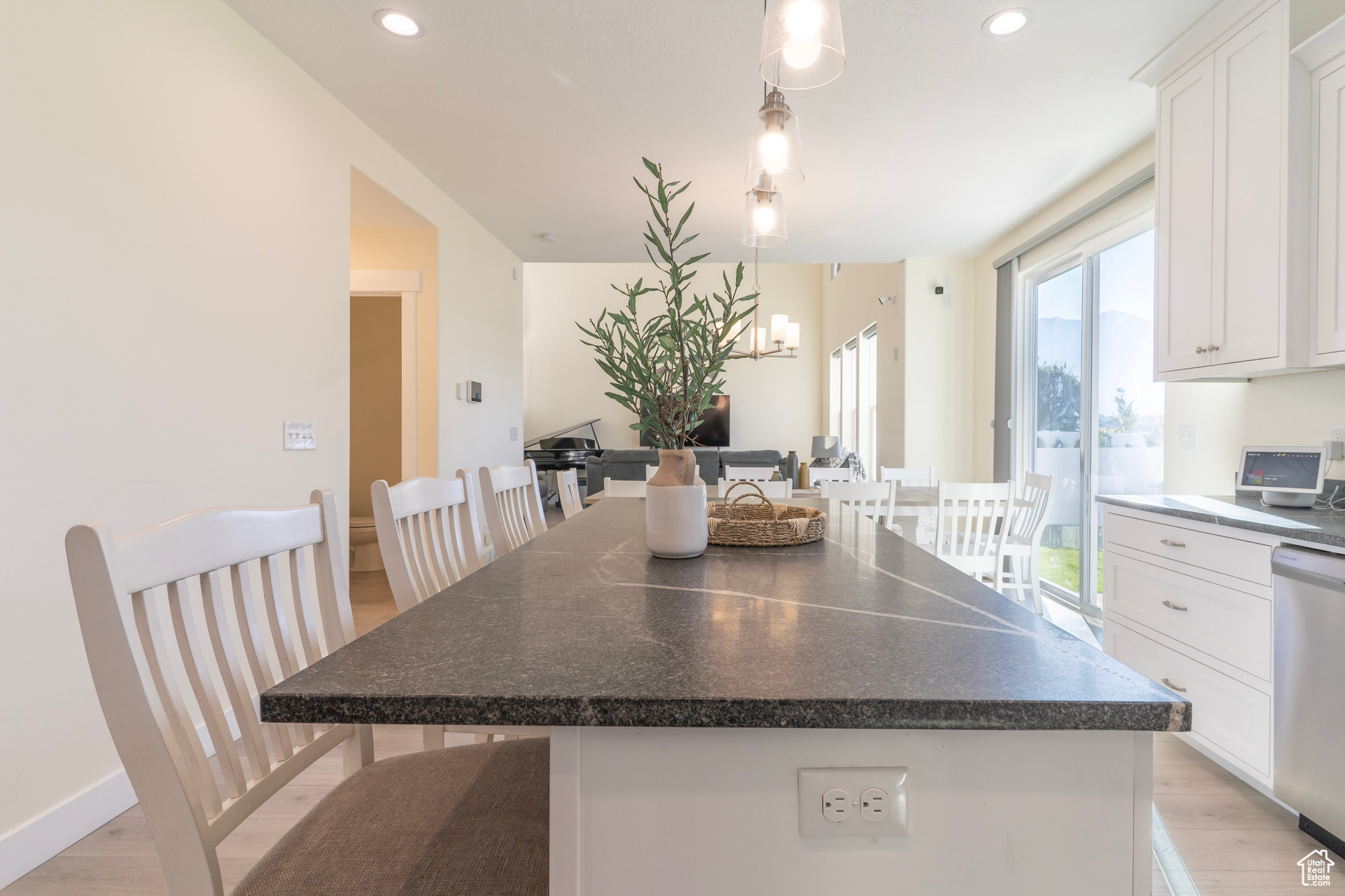 ASHTON - Residential