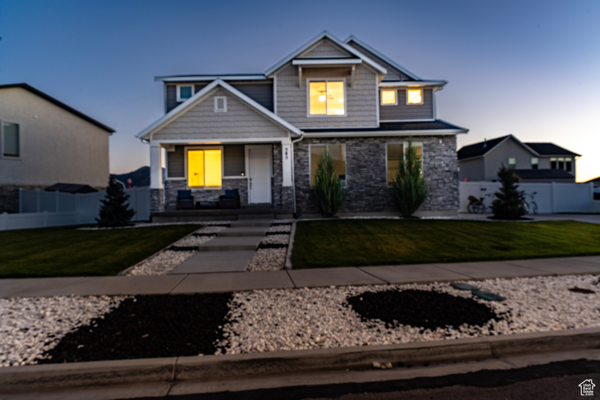 ASHTON - Residential