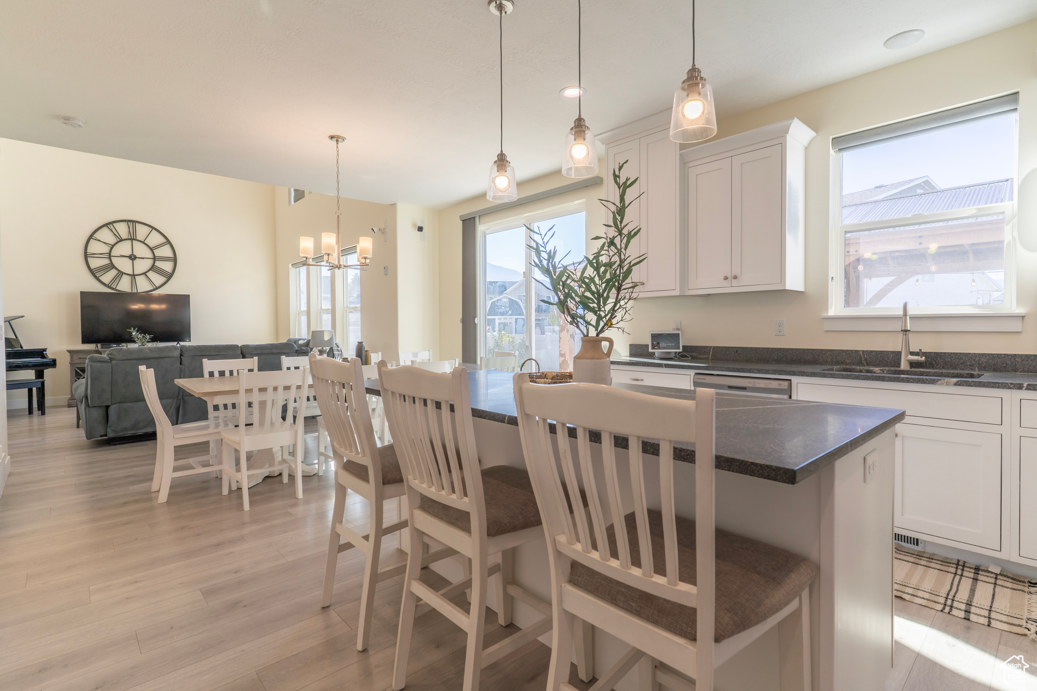 ASHTON - Residential