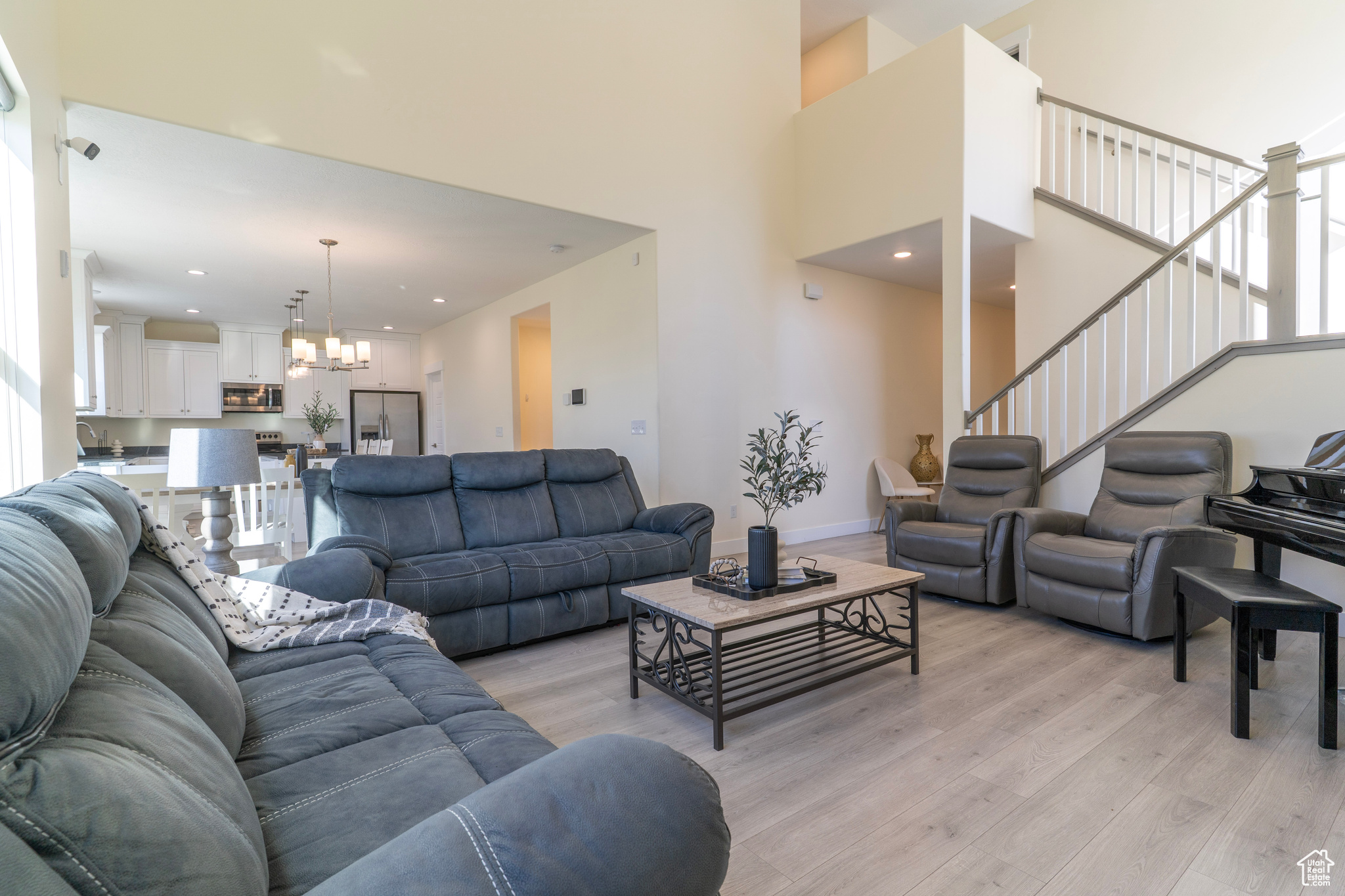 ASHTON - Residential