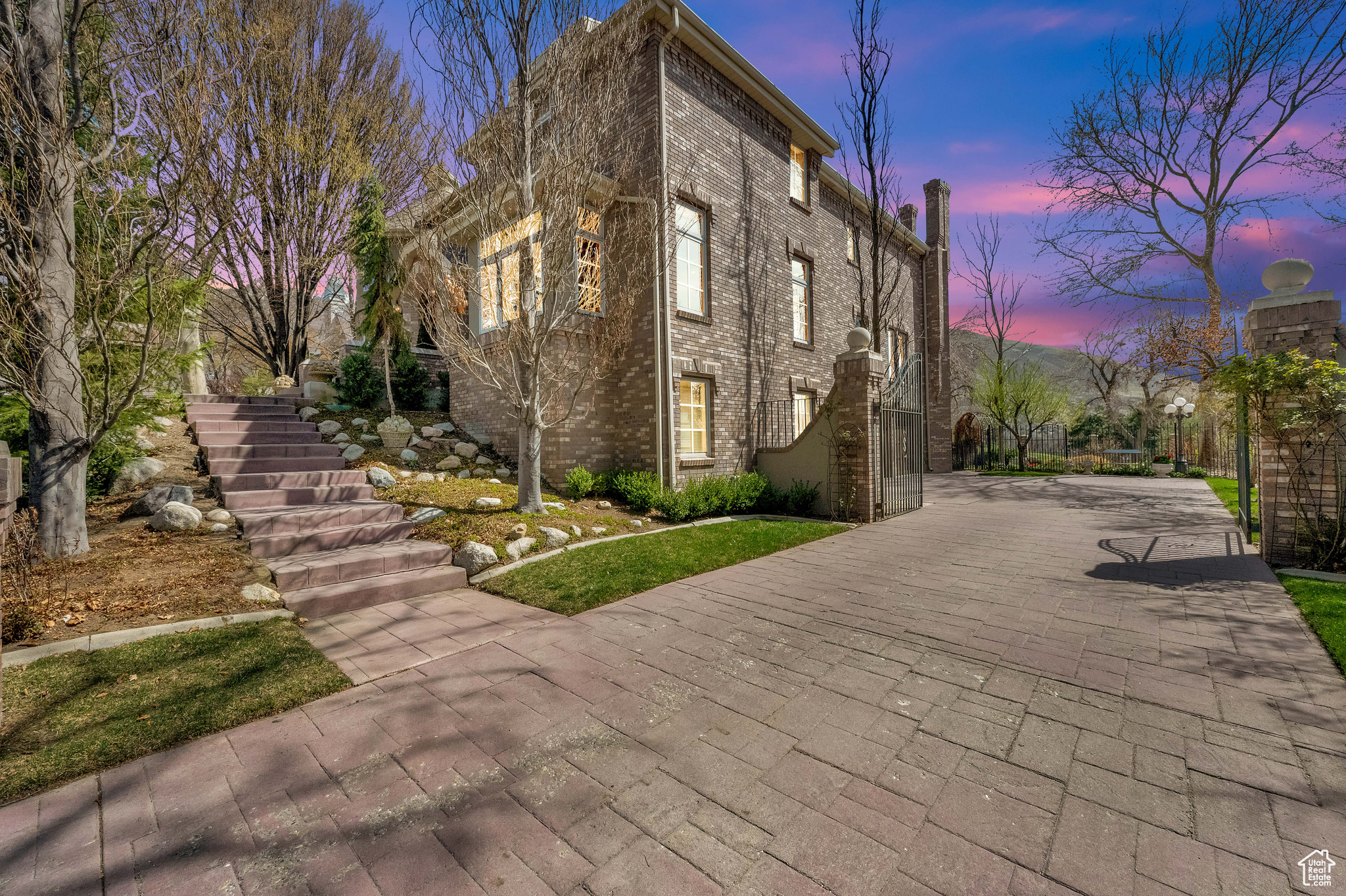 HIDDEN OAKS - Residential